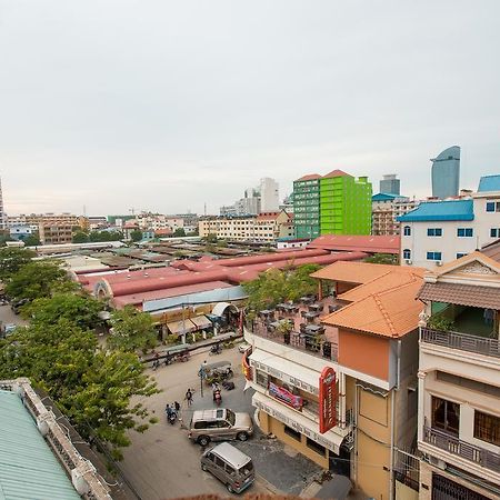 Flamingos Hotel Phnom Penh Exterior photo